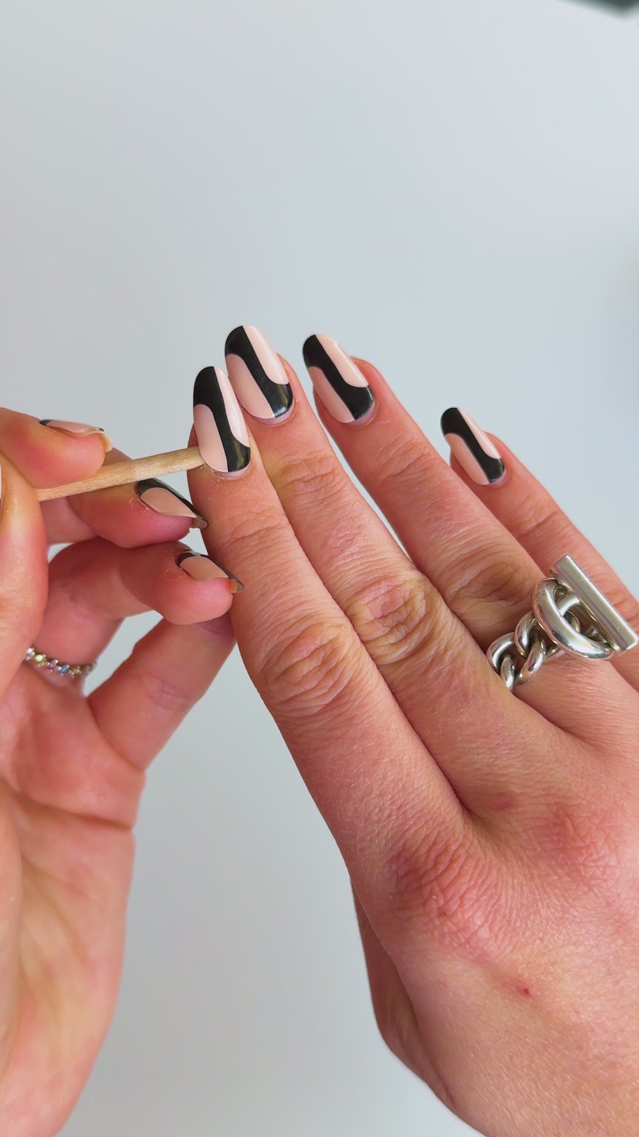 Charger la vidéo : Dépose des bandes de gel Nailed it